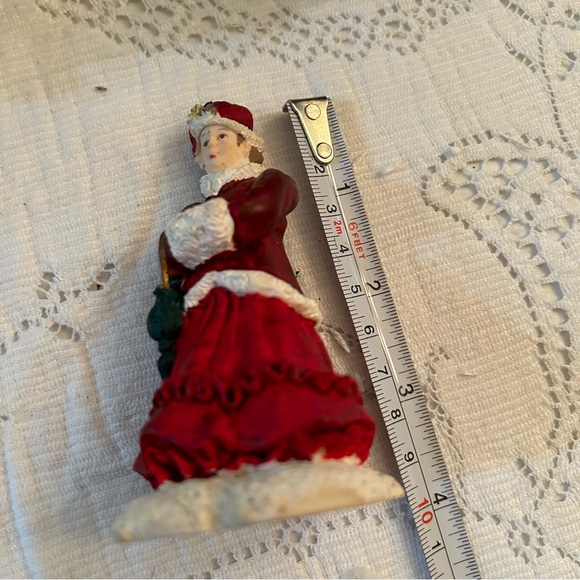 Vintage Village Square Collector Pieces - Picture 8 of 12